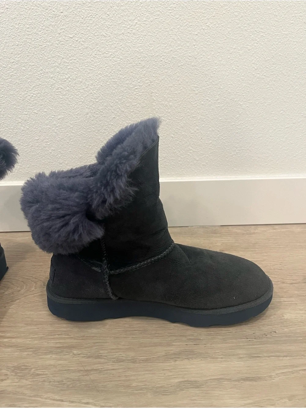 UGG Classic Cuff Short Boots Dark Blue / Navy Suede Shearling